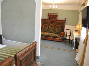 Queen's Astoria Design Hotel