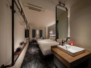 The Lively Osaka Honmachi