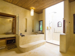 High Season Pool Villa & Spa