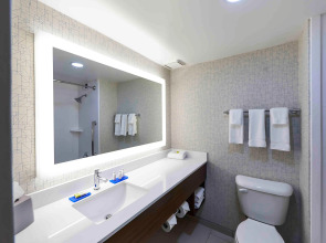 Holiday Inn Express Nashville Downtown - Broadway by IHG