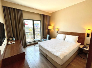 Turkmen Riverside Hotel