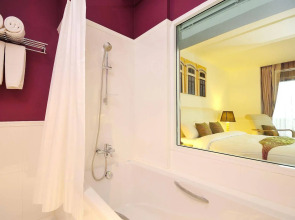 The StandardX Bangkok Phra Arthit