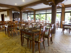 Lingganay Boracay Hotel Resort