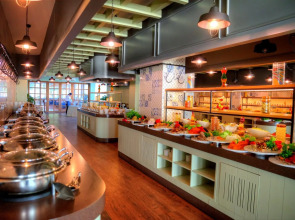 Le Bleu Hotel & Resort