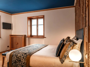Ambra Cortina Luxury & Fashion Boutique Hotel