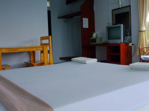 Thaniza Beachfront Resort