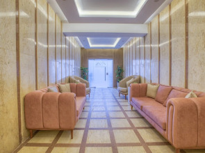 The Gate Hotel Front Pyramids & Sphinx View