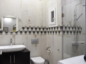 Alpinia Deluxe Apt Must