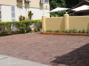 Reef Holiday Apartments