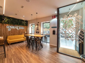 Petit Hostel La Latina - Adults Only