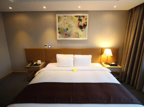 The Central Plaza Hotel