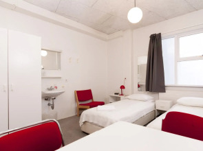 101 Guesthouse Hotel