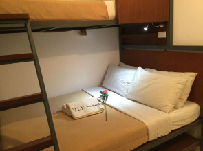 Townhouse OAK Makati Manila Near PNR Pasay Evangelista formerly VIP Suites