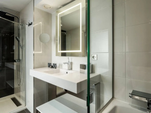 AC Porte Maillot Hotel