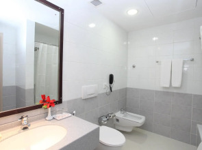 Отель Ramee Guestline Qurum