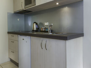 166 Majestic Court Motel