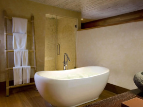 Kupu Kupu Jimbaran Beach Club & Spa by Loccitane