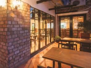 The Alcove Library Hotel