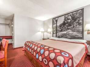 Super 8 by Wyndham North Bergen NJ/NYC Area