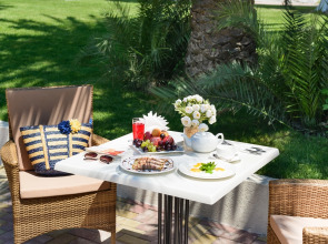 Imeni Chelyskintsev Hotel