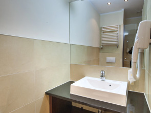 DeSilva Inn Katowice Airport