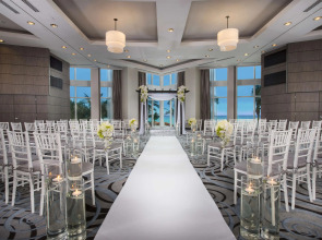 Trump International Beach Resort