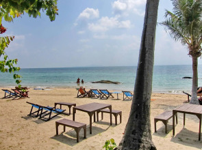 Thaniza Beachfront Resort