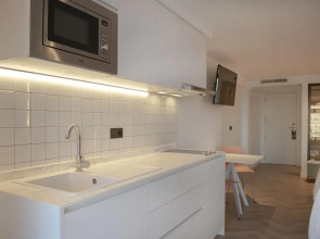 Belroy Hotel and Apartments