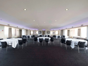 Leonardo Hotel IJmuiden Seaport Beach