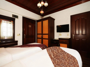 Cicerone Lodge Hotel