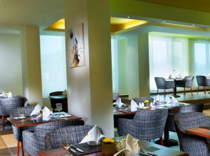 Al Hail Waves Hotel Managed By Centara