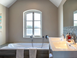 Whale Rock Luxury Lodge