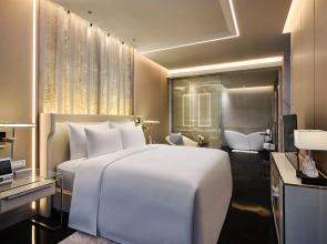 J Hotel, Shanghai Tower