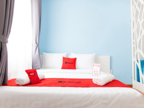 RedDoorz Plus near Nguyen Hue Walking Street