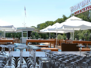 Compass River City Boatel