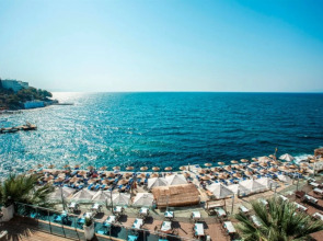 Charisma De Luxe Hotel