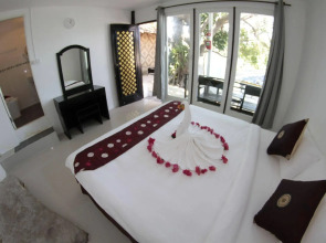 Phi Phi Cozy Seafront Resort