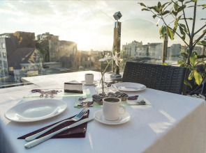 BGuest Hotel & Residence