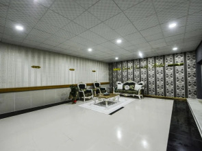 Grand Surmely Business Hotel