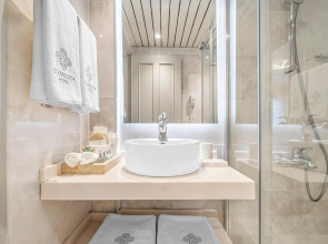 Elementa Boutique Hotel