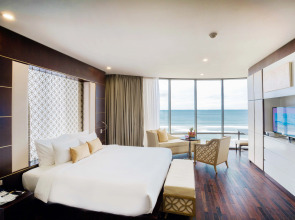 Holiday Beach Hotel Danang