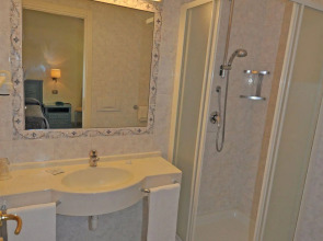 Cavour 30TRE - Hotel Moderno