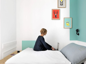 Away Hostel & Coffee Shop