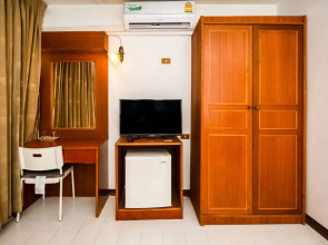 OYO 320 Regent 2002 Guest House