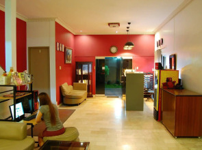 Rumi Apartelle Hotel