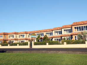 Admiralty Lodge Motel