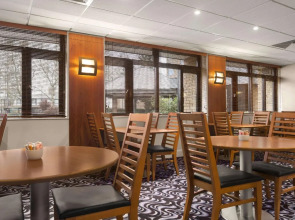 Waterloo Hub Hotel & Suites