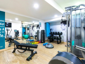 Отель Occidental Praha Five