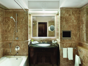 Island Shangri-La, Hong Kong