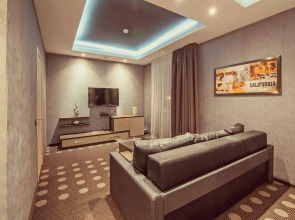 Отель Ambassador Plaza